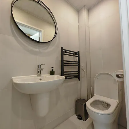 Gated 4 Guests House Free Parking 펜션 *