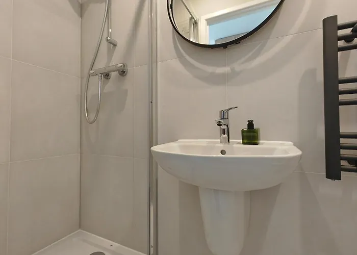 Gated 4 Guests House Free Parking * Бристоль