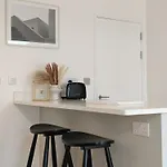 Gated 4 Guests House Free Parking *