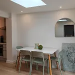 Gated 4 Guests House Free Parking Holiday home *