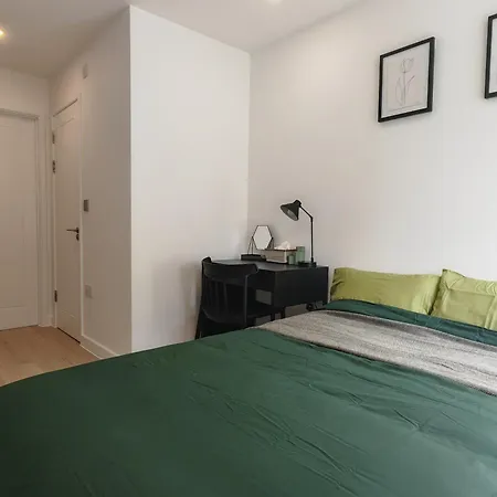 Gated 4 Guests House Free Parking בריסטול