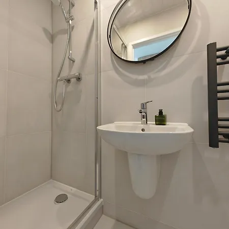 Gated 4 Guests House Free Parking * 브리스틀