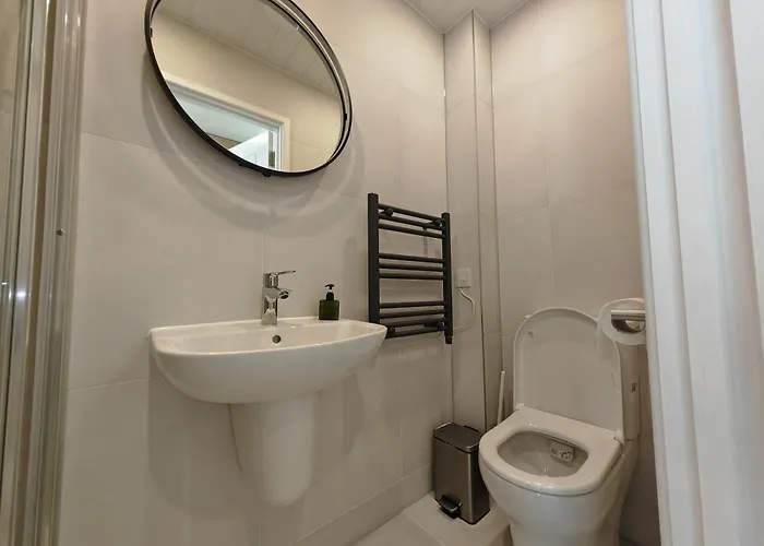 Gated 4 Guests House Free Parking بيت للعطل *