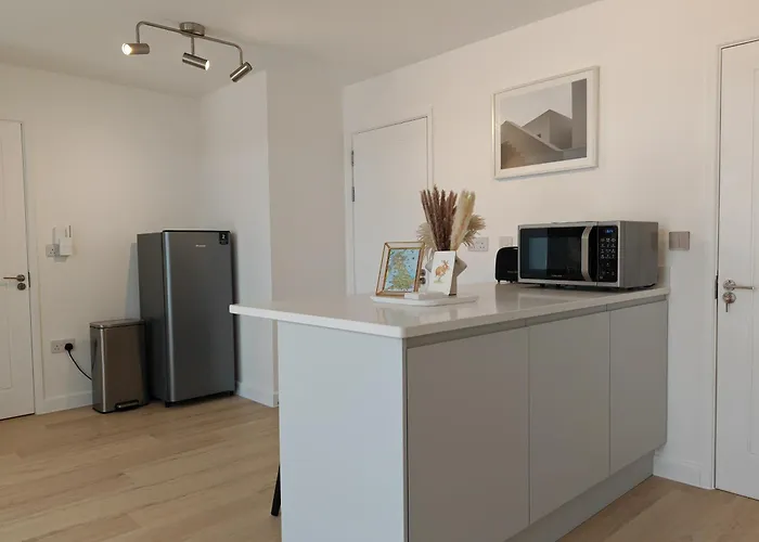 Dom wakacyjny Gated 4 Guests House Free Parking