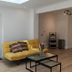 Gated 4 Guests House Free Parking *