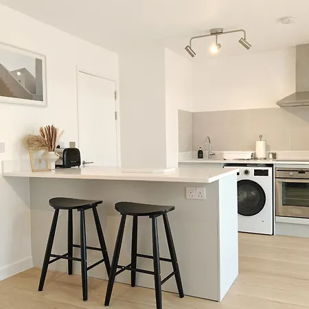 Gated 4 Guests House Free Parking Bristol