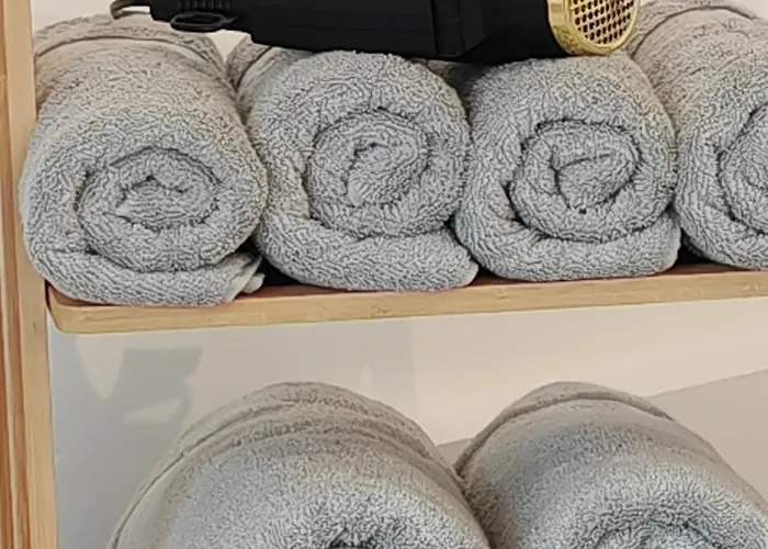 Gated 4 Guests House Free Parking