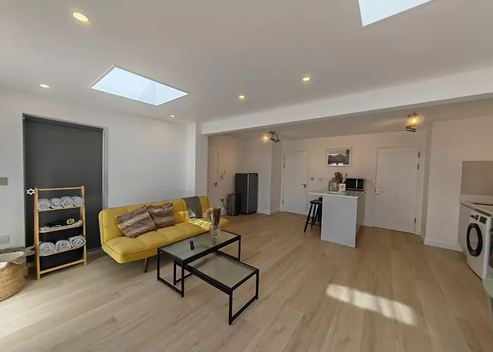 Gated 4 Guests House Free Parking 펜션